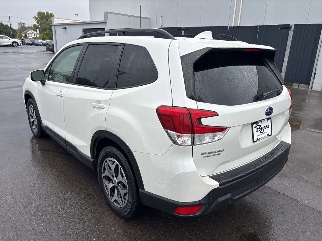2021 Subaru Forester Premium photo 5