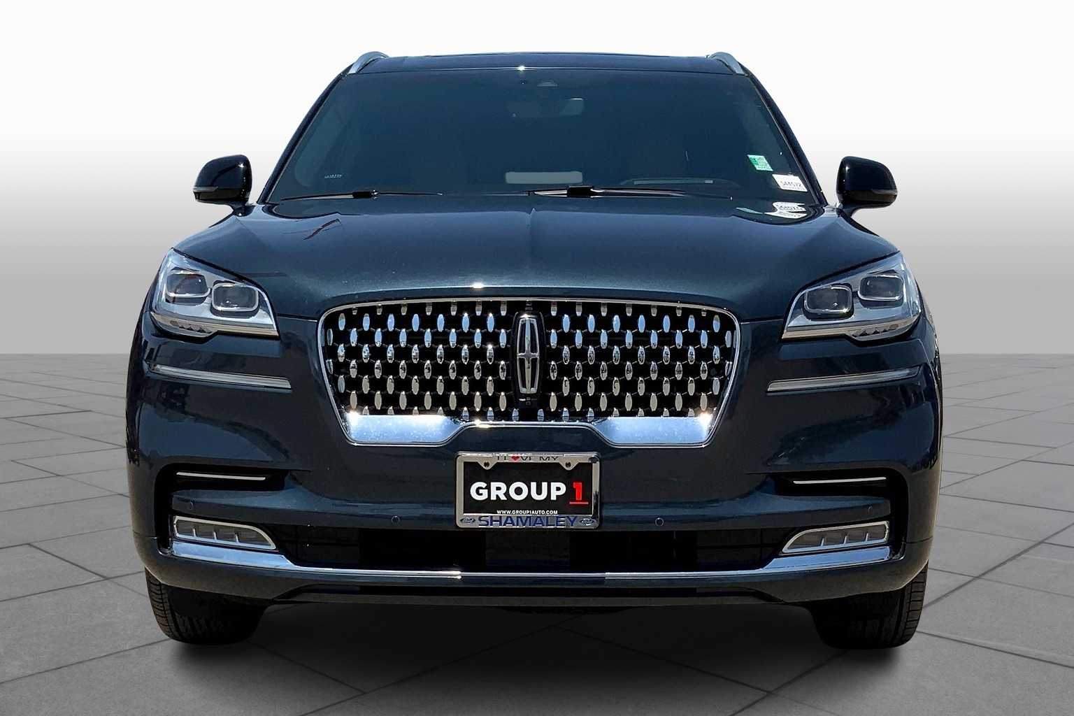 2023 Lincoln Aviator Black Label photo 2