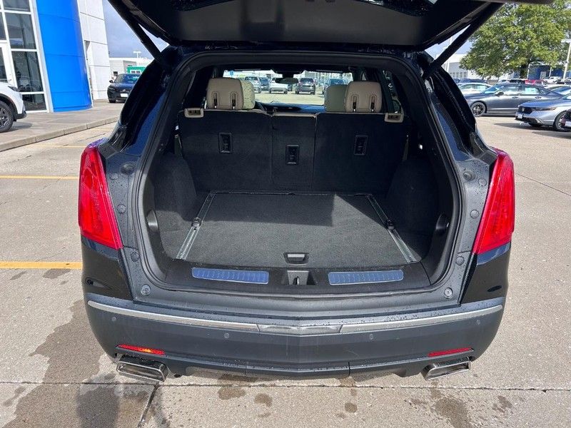 2017 Cadillac XT5 Luxury photo 2