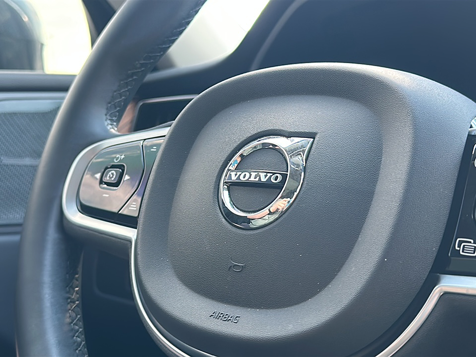 2023 Volvo XC60 B5 Plus photo 11
