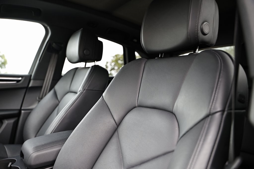 2025 Porsche Macan T photo 20