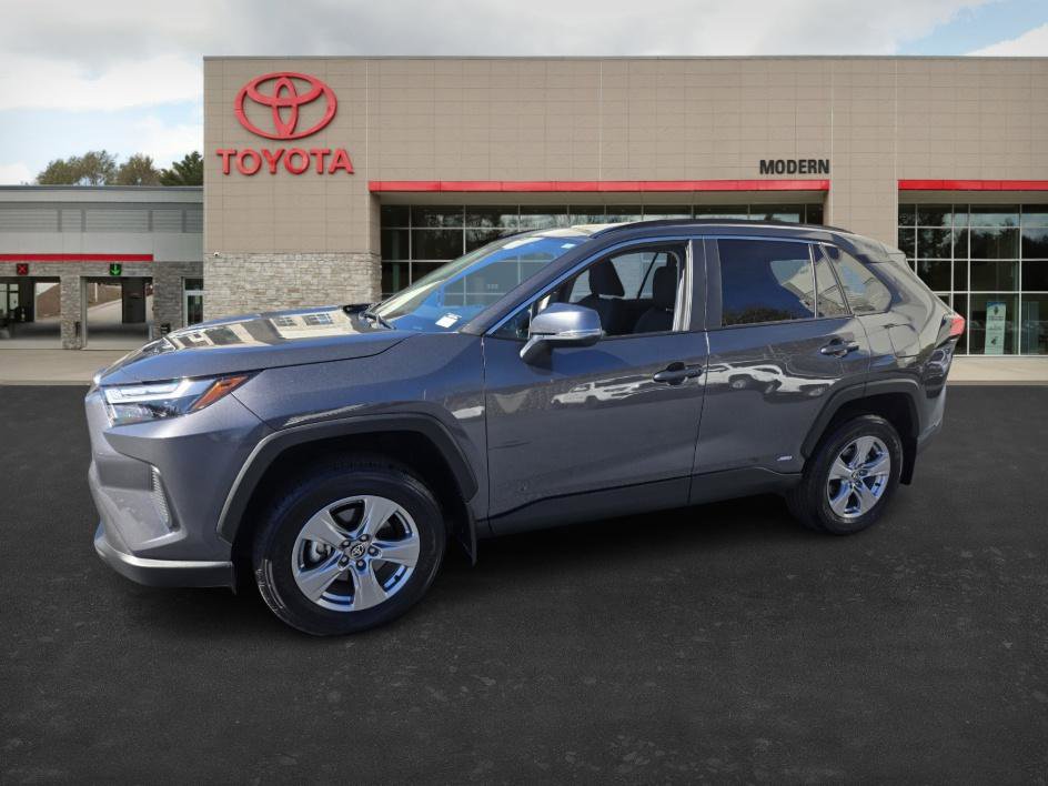 2025 Toyota RAV4 LE's photo