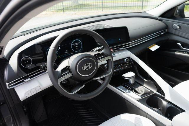 2025 Hyundai Elantra Hybrid Limited photo 3