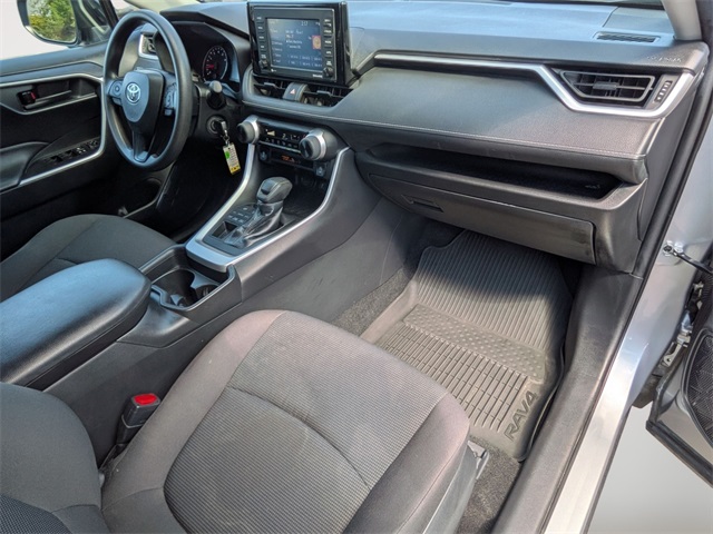 2021 Toyota RAV4 LE photo 18