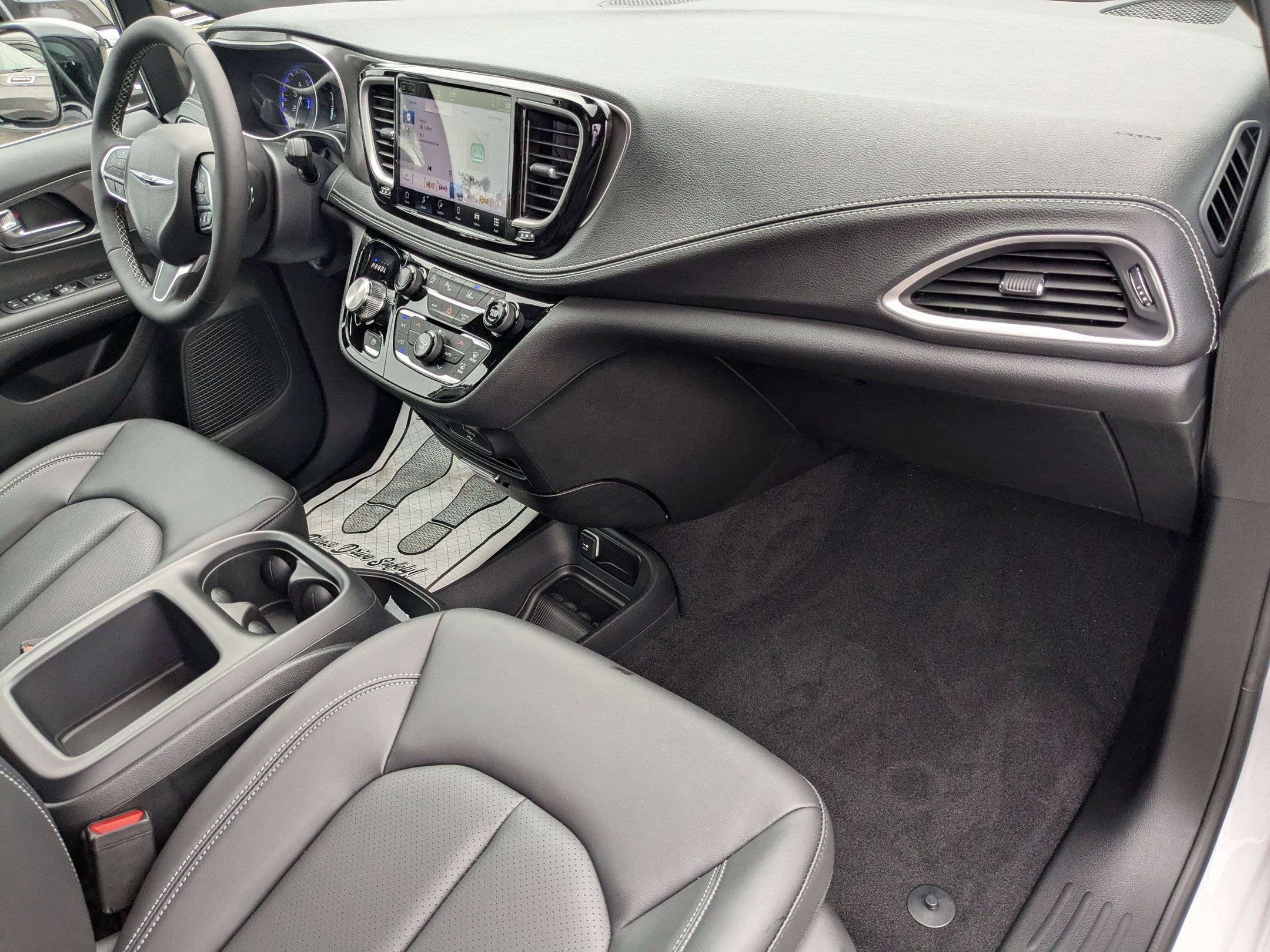 2026 Chrysler Pacifica photo 32