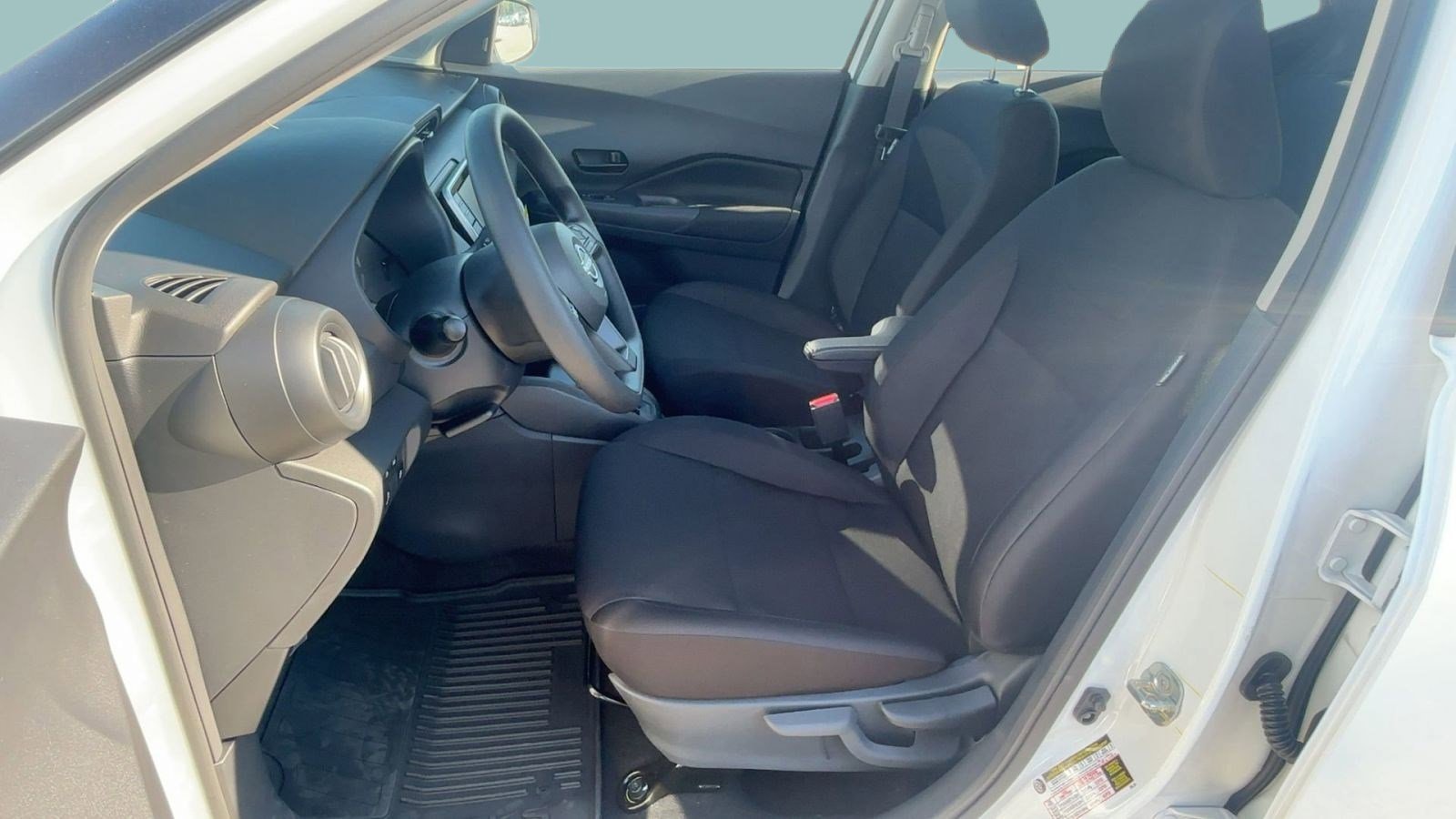 2025 Nissan Kicks Play S photo 5