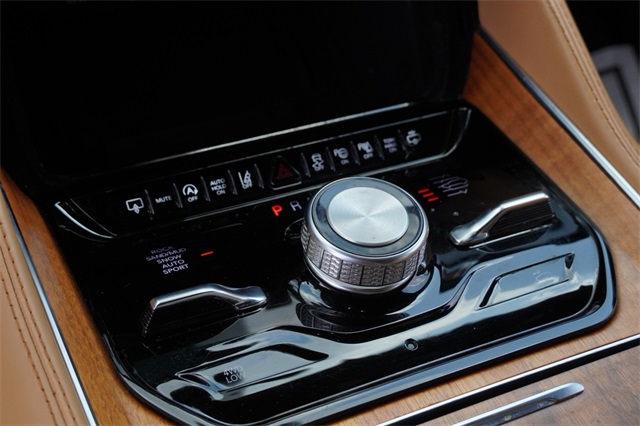 2023 Jeep Grand Wagoneer III photo 22