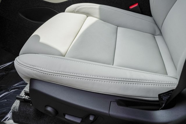 2026 Volvo XC40 AWD photo 27