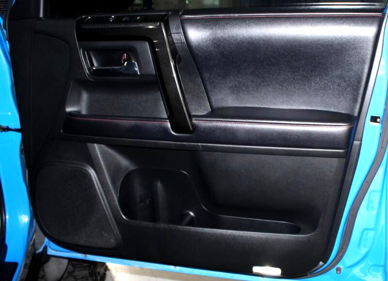 2019 Toyota 4Runner SR5 photo 23