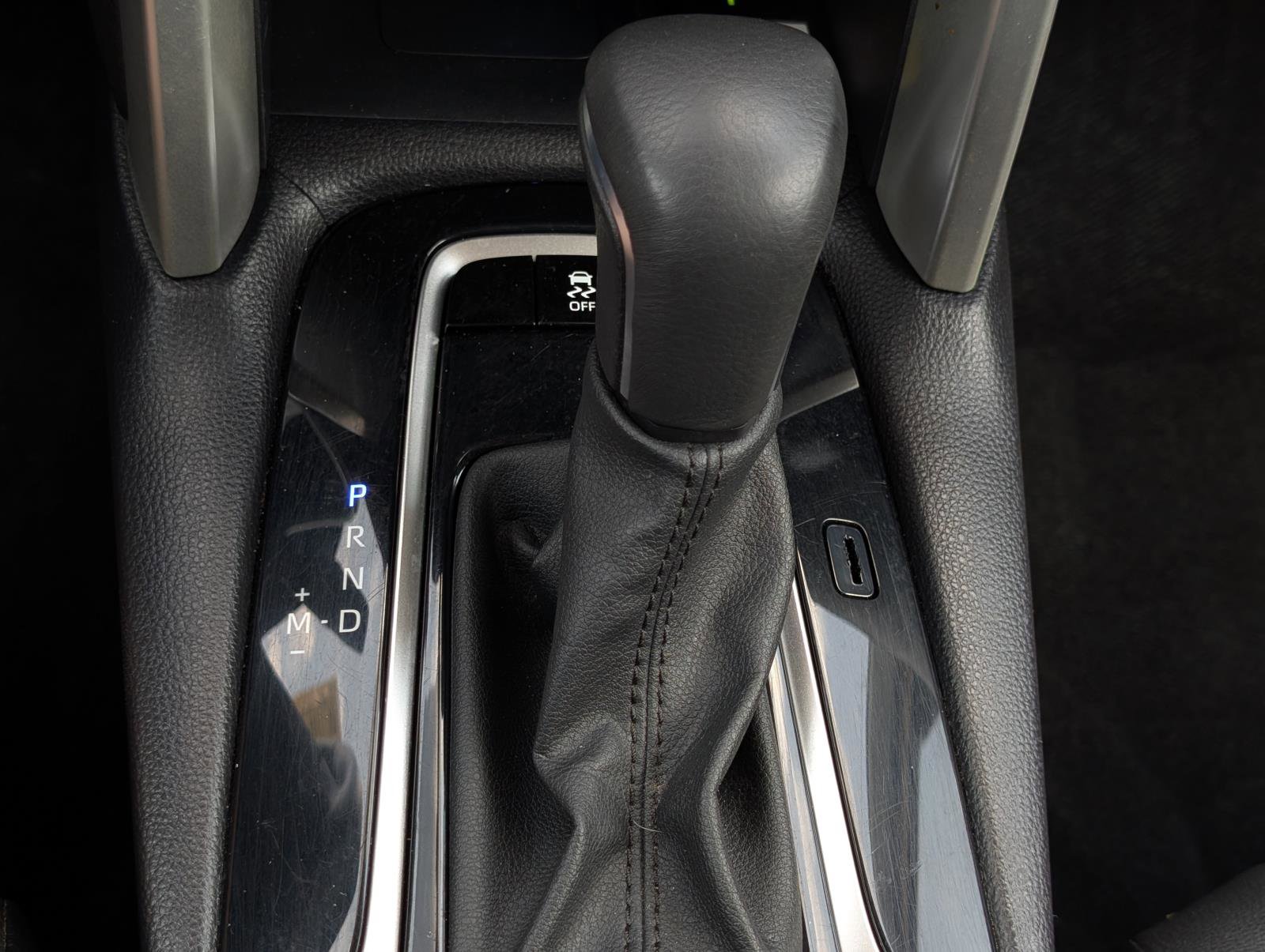 2022 Toyota Corolla Cross XLE photo 22
