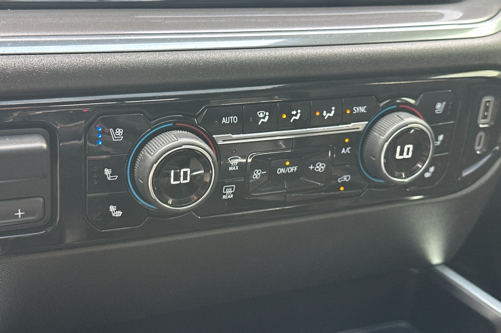 2024 Chevrolet Silverado 1500 High Country photo 20