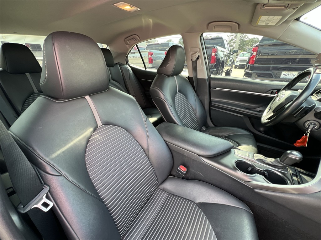 2022 Toyota Camry SE photo 14