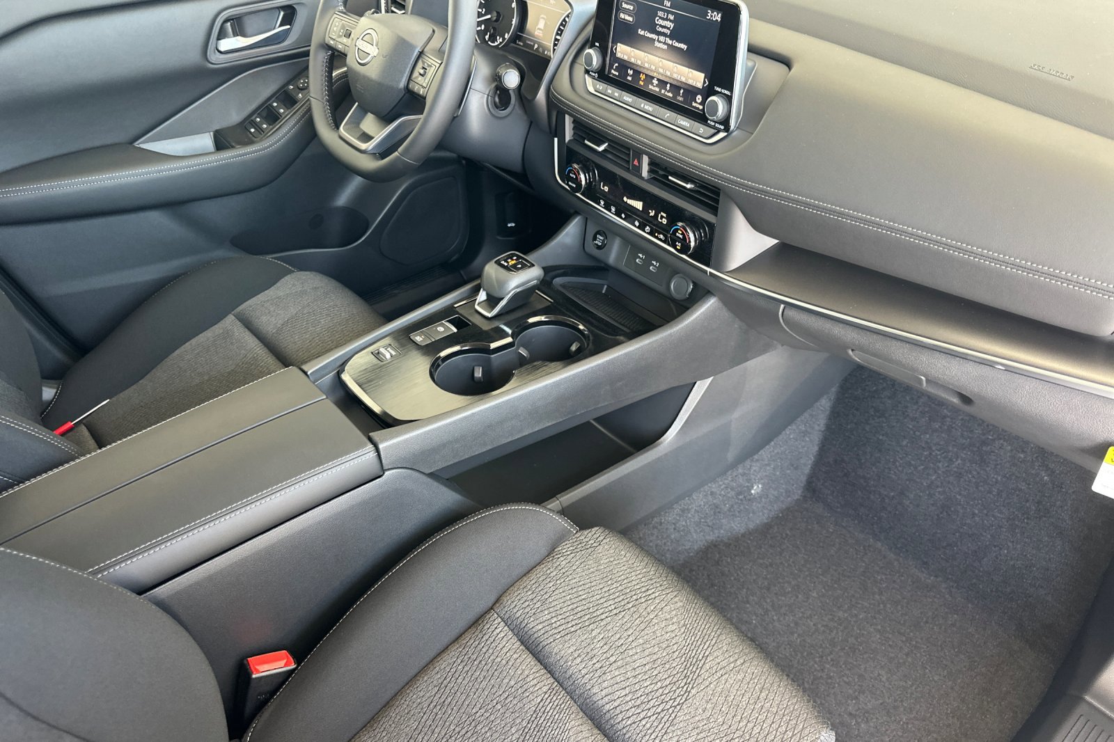 2026 Nissan Rogue SV photo 12