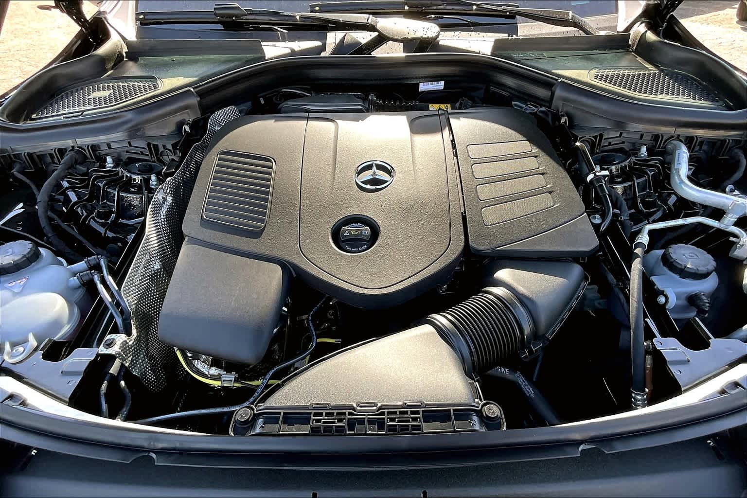 2025 Mercedes Benz GLC 300 photo 16