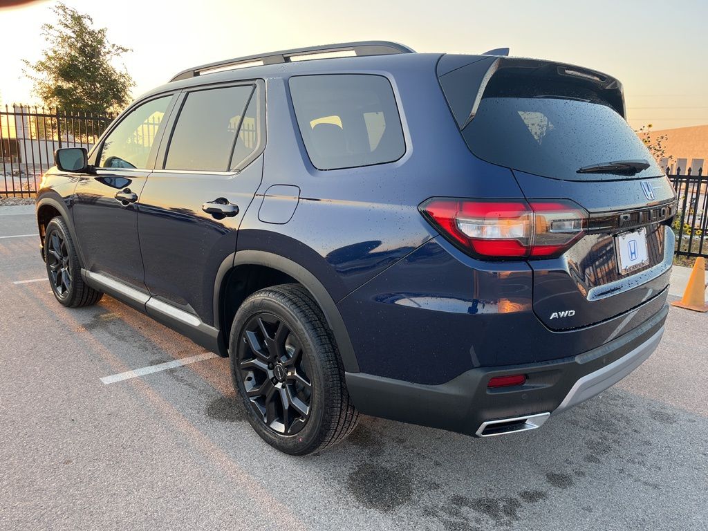 2025 Honda Pilot Touring photo 2