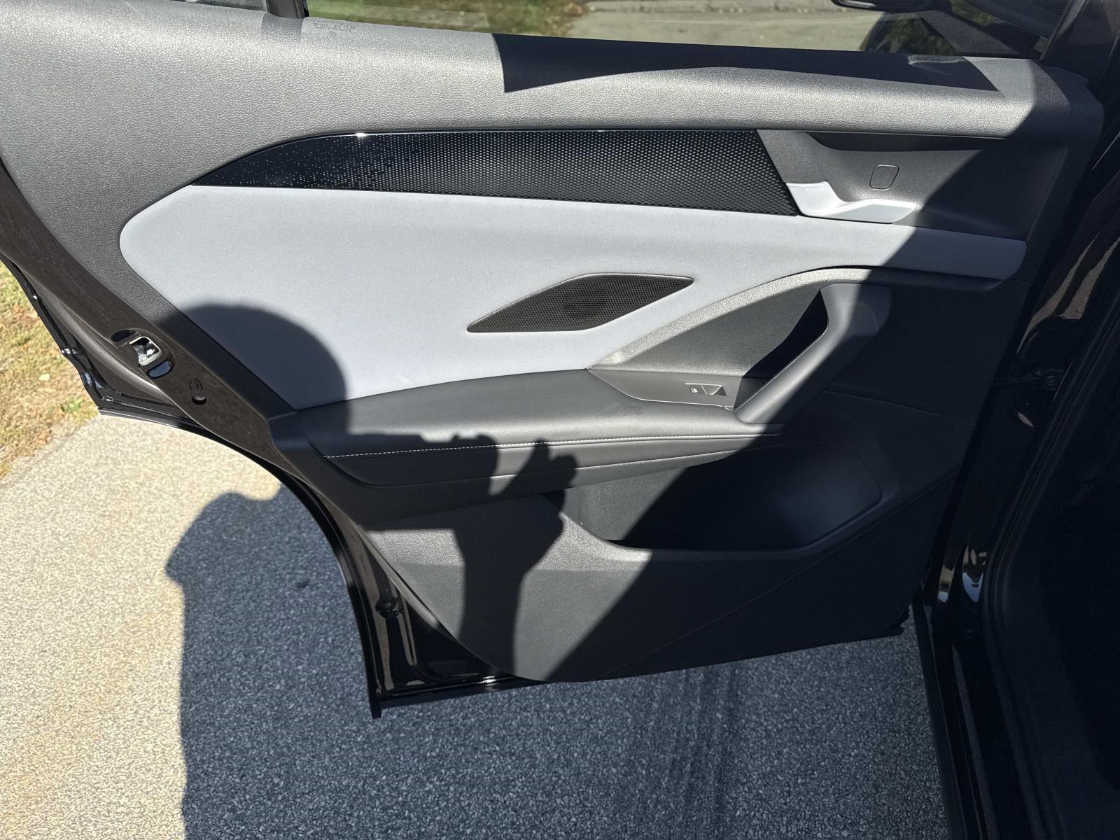 2025 Volkswagen Tiguan SE photo 4