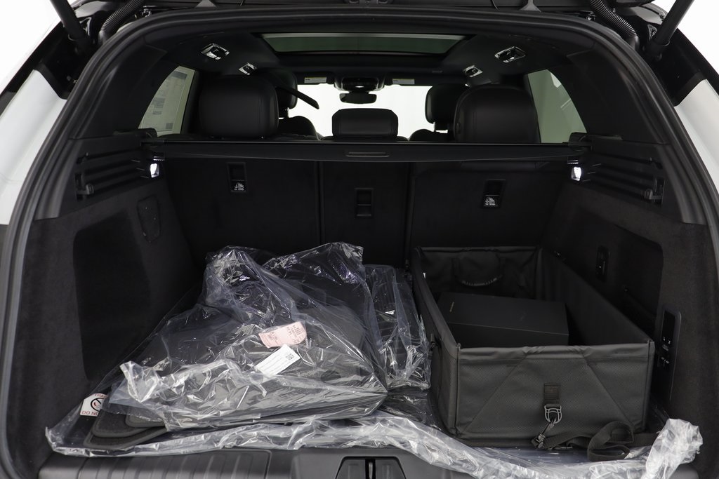 2025 Land Rover Range Rover Sport SE photo 13