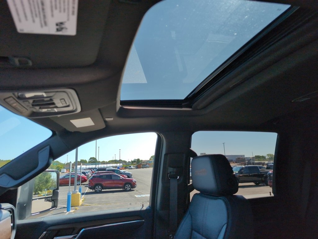2024 Chevrolet Silverado High Country photo 15