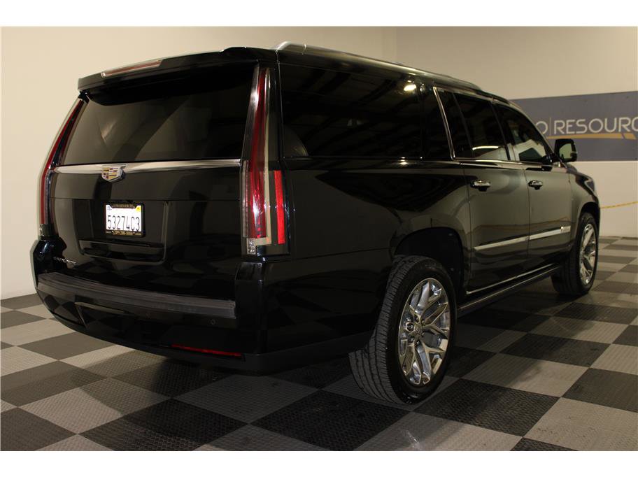 2016 Cadillac Escalade ESV Platinum photo 4