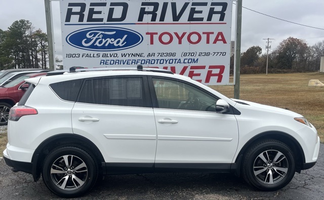 2017 Toyota RAV4 XLE's photo