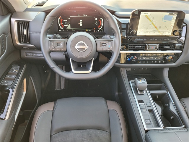 2025 Nissan Pathfinder Platinum photo 6