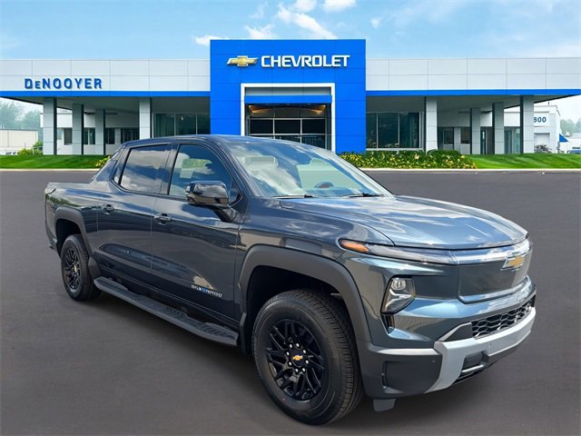 2025 Chevrolet Silverado EV LT photo 3