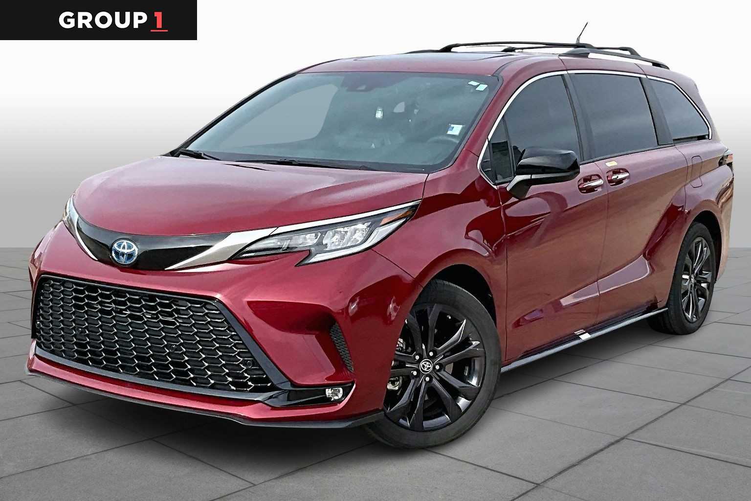 2024 Toyota Sienna XSE's photo