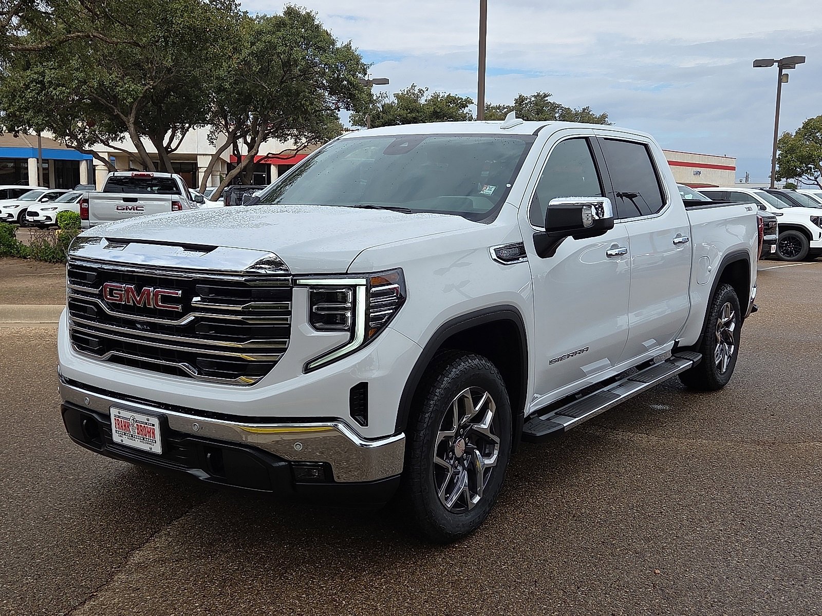 2026 GMC Sierra 1500 SLT's photo
