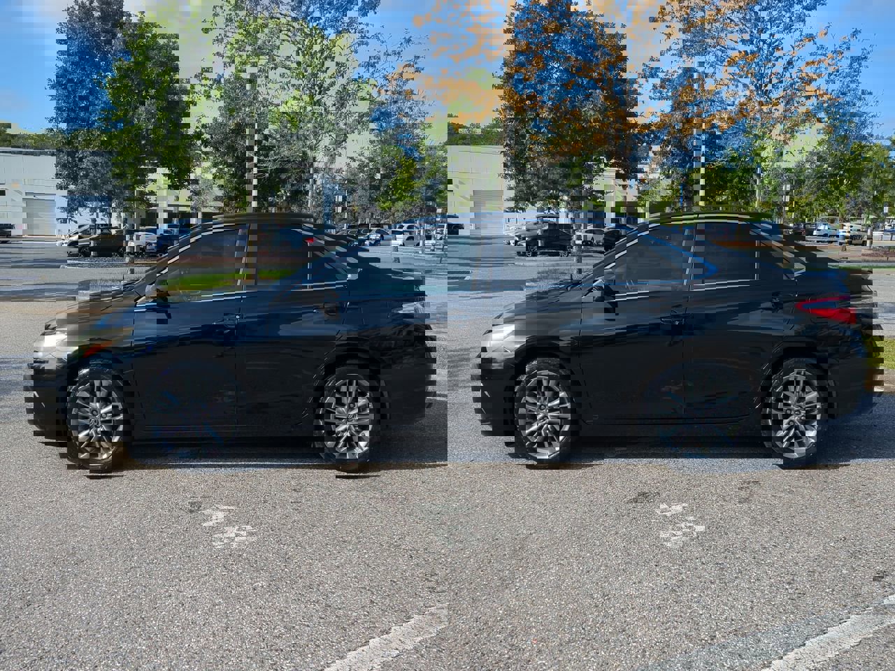 2015 Toyota Camry SE photo 8