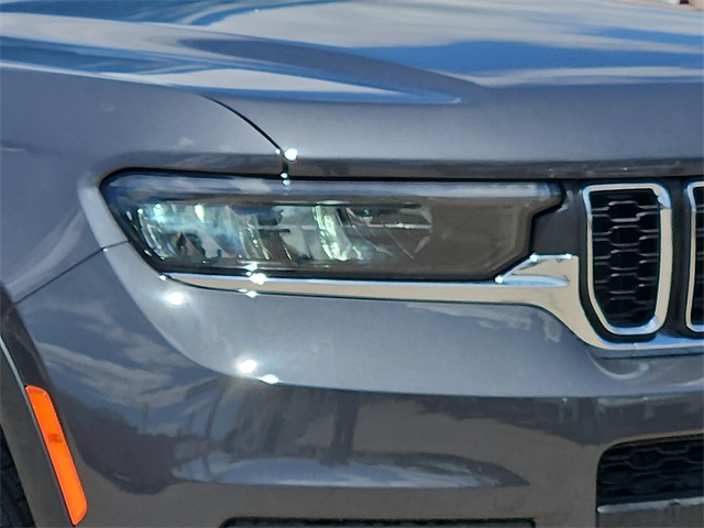 2025 Jeep Grand Cherokee Laredo photo 8