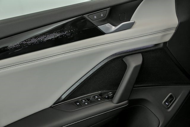 2026 Volkswagen Tiguan SEL R-Line photo 3