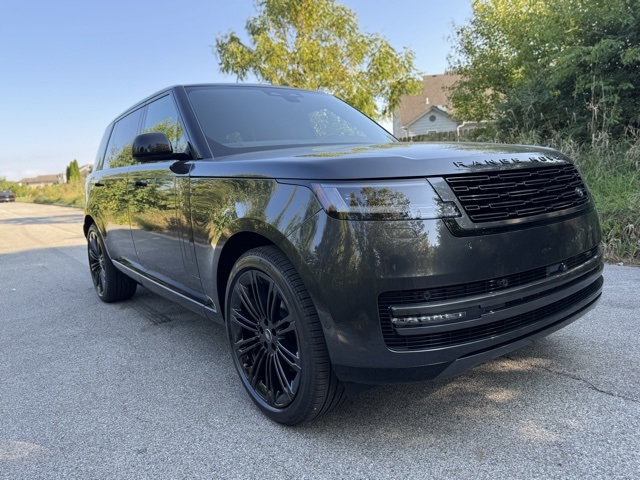 2025 Land Rover Range Rover SE photo 3
