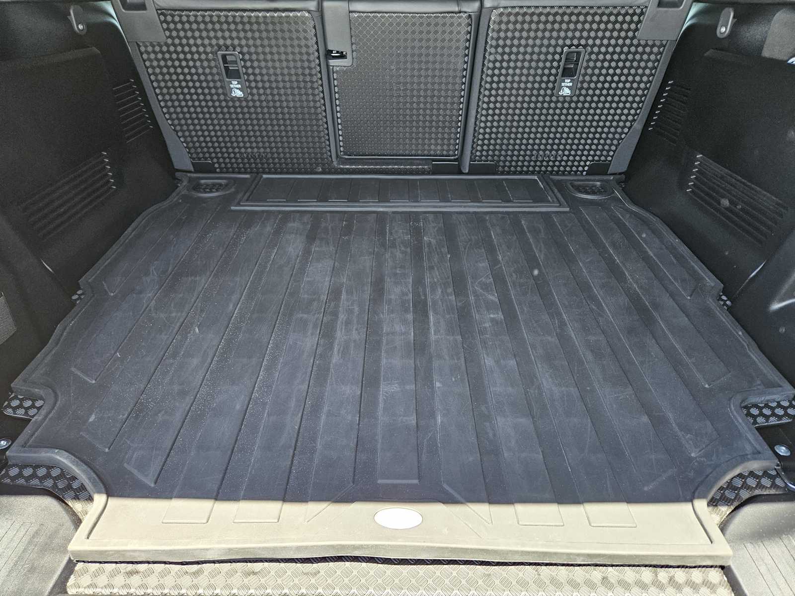 2024 Land Rover Defender Outbound photo 31