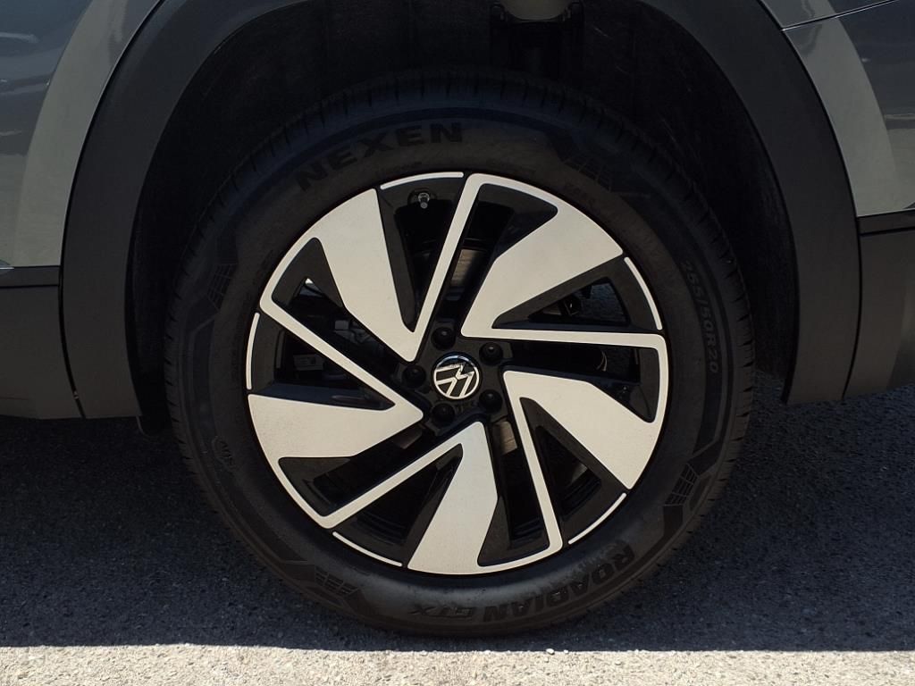 2025 Volkswagen Atlas SE Technology photo 2