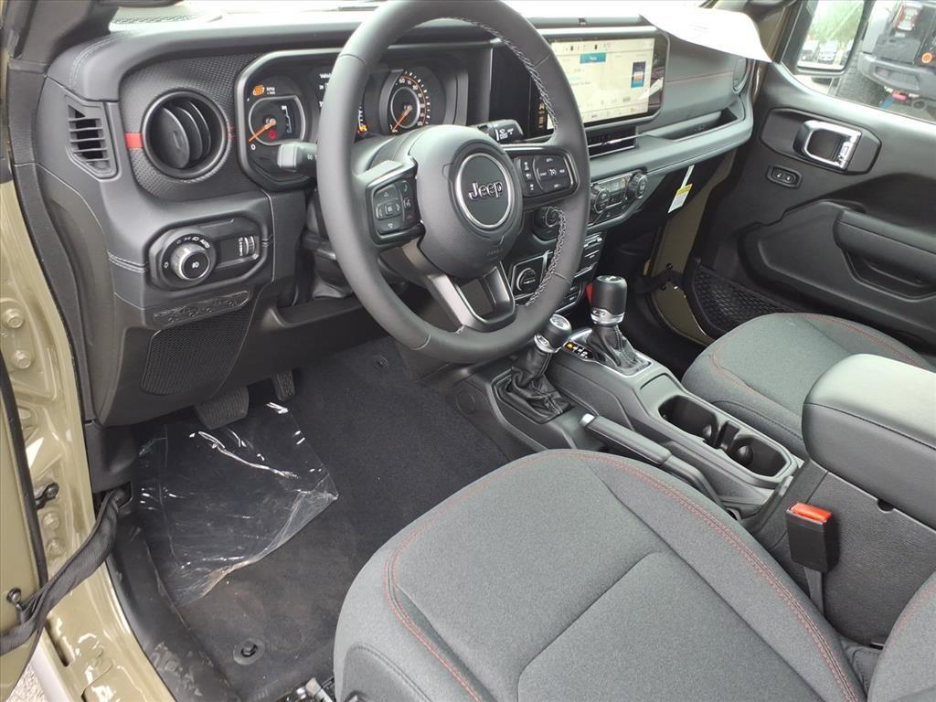 2025 Jeep Wrangler Rubicon photo 4