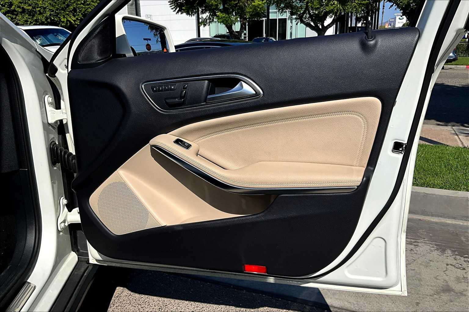 2017 Mercedes Benz GLA 250 photo 21
