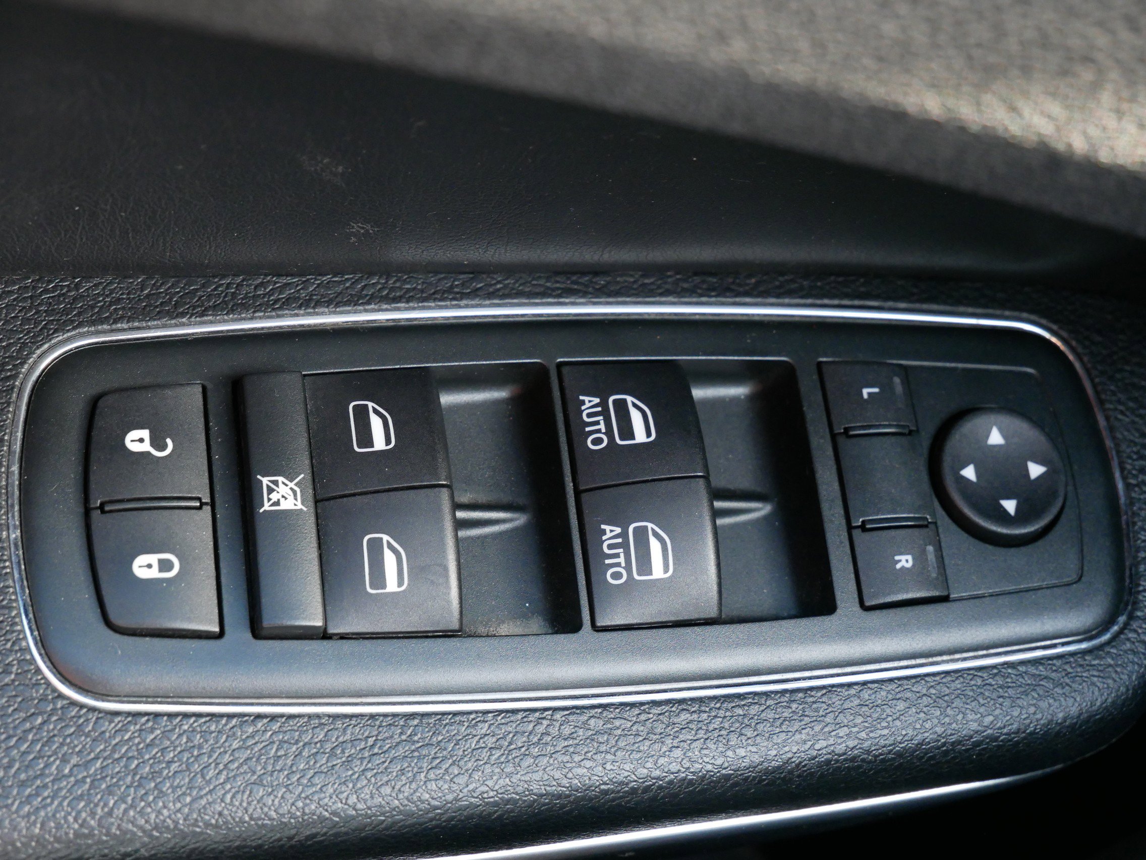 2013 Chrysler 300 photo 10