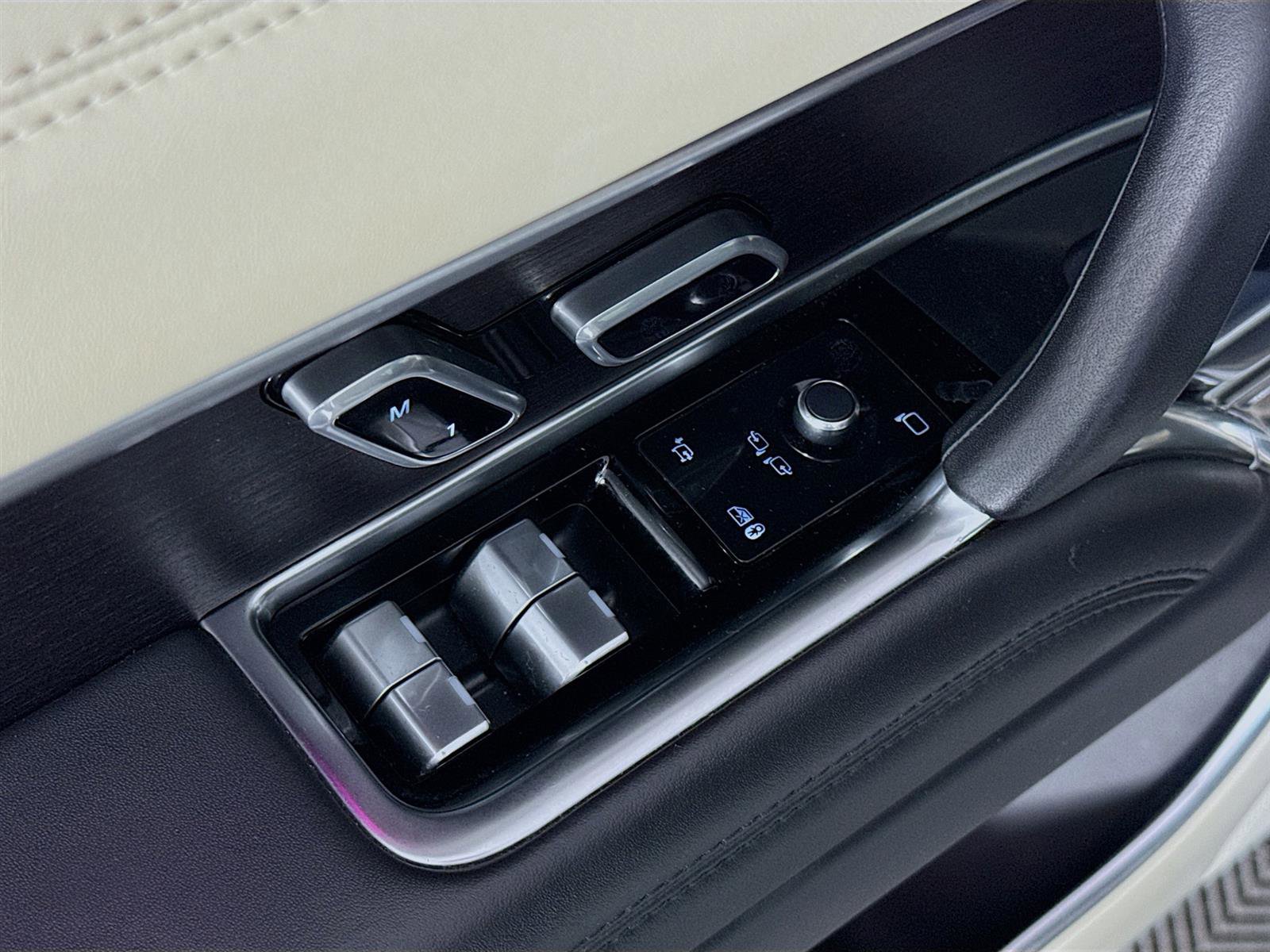 2023 Land Rover Range Rover SE photo 17