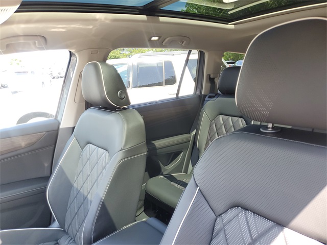 2025 Volkswagen Atlas SEL Premium R-Line photo 30