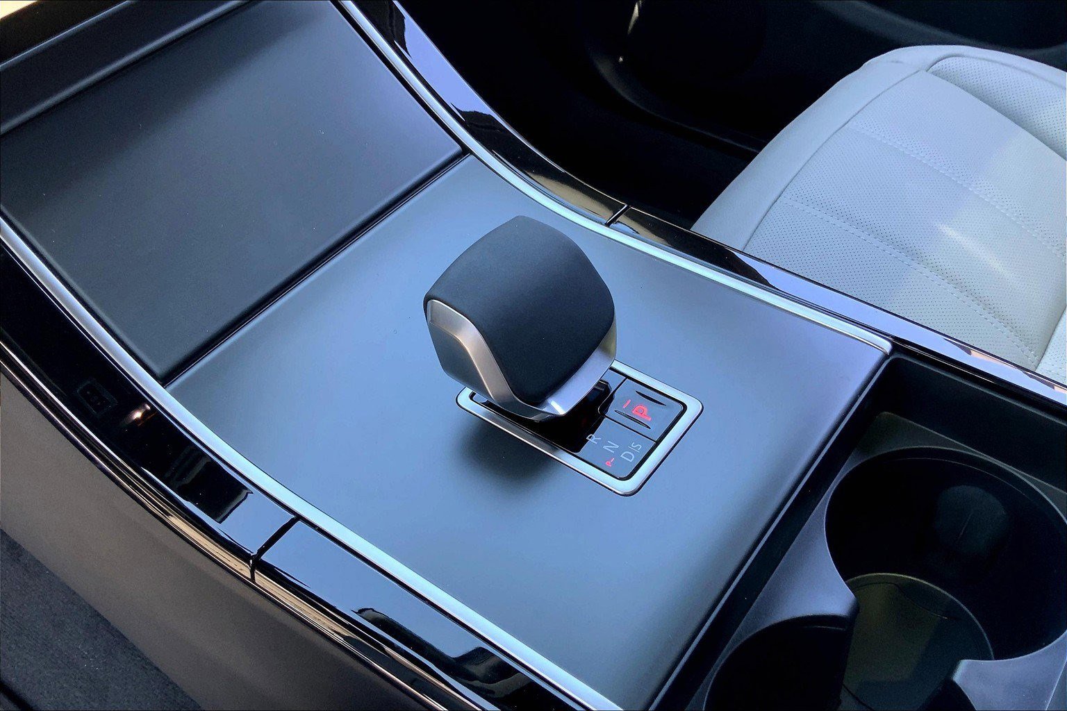 2026 Land Rover Range Rover Evoque S photo 4