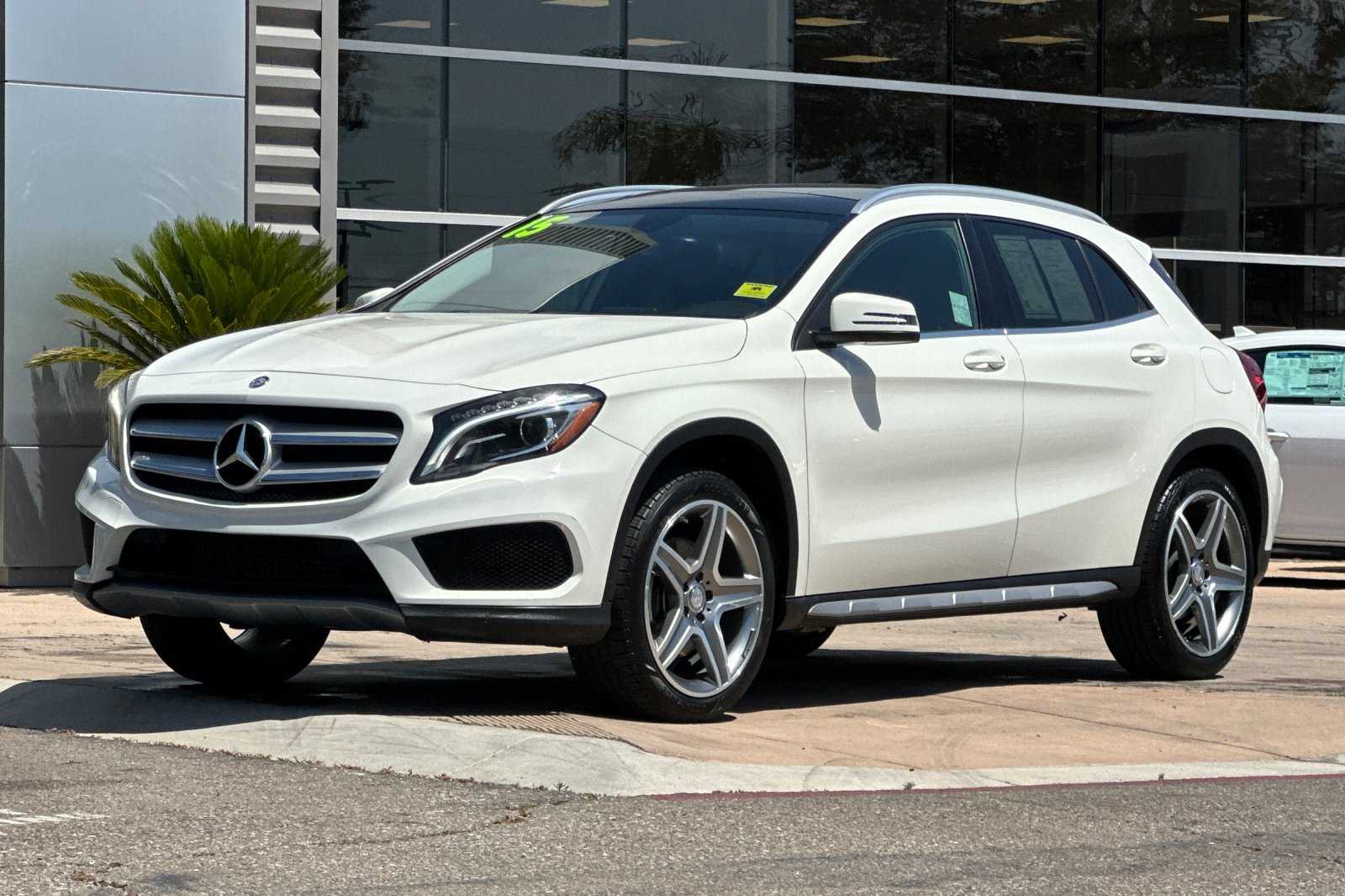 2015 Mercedes Benz GLA 250 4MATIC photo 4