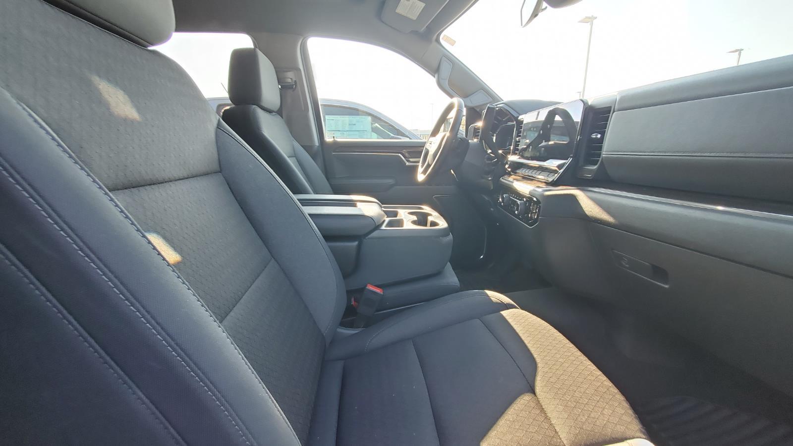 2023 Chevrolet Silverado 1500 LT photo 4