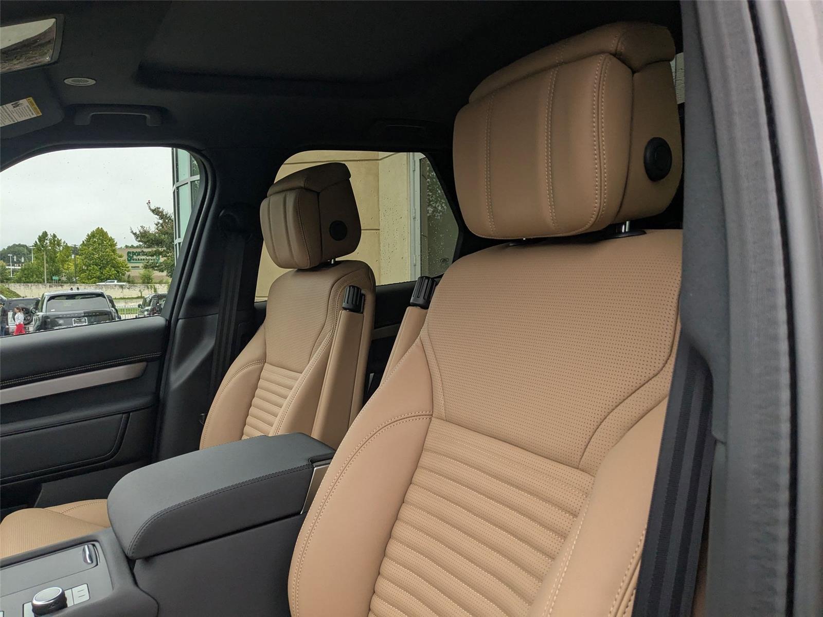 2025 Land Rover Discovery SE photo 14