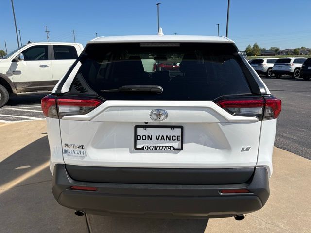 2024 Toyota RAV4 LE photo 4