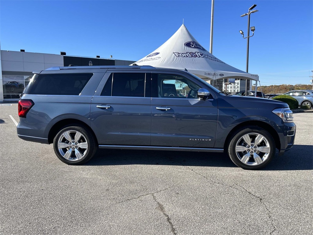 2022 Ford Expedition MAX Platinum photo 3