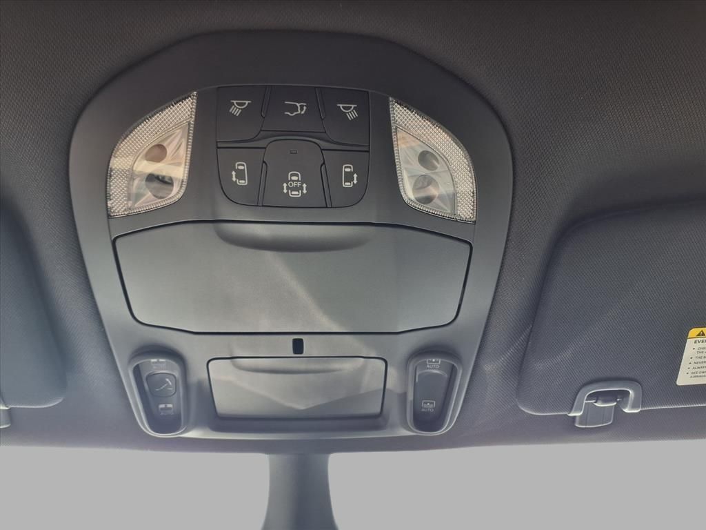 2026 Chrysler Pacifica Limited photo 12