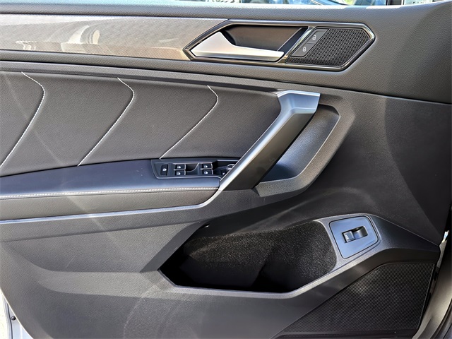 2024 Volkswagen Tiguan SE Wolfsburg Edition photo 16