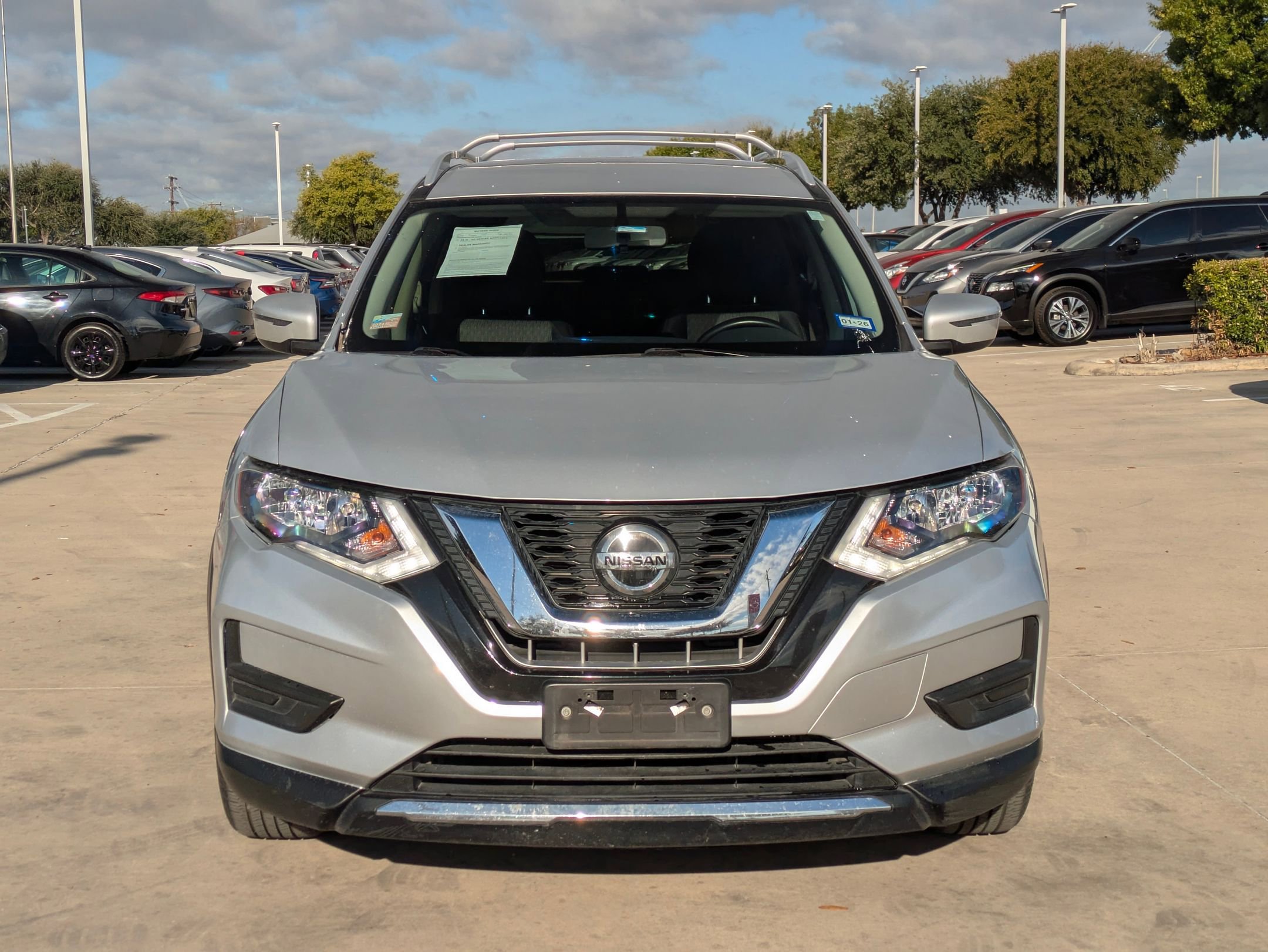 2018 Nissan Rogue SV photo 2