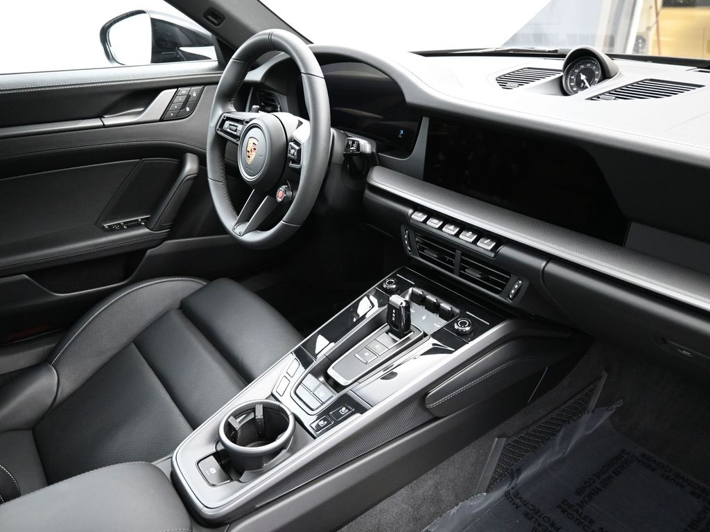 2025 Porsche 911 photo 10