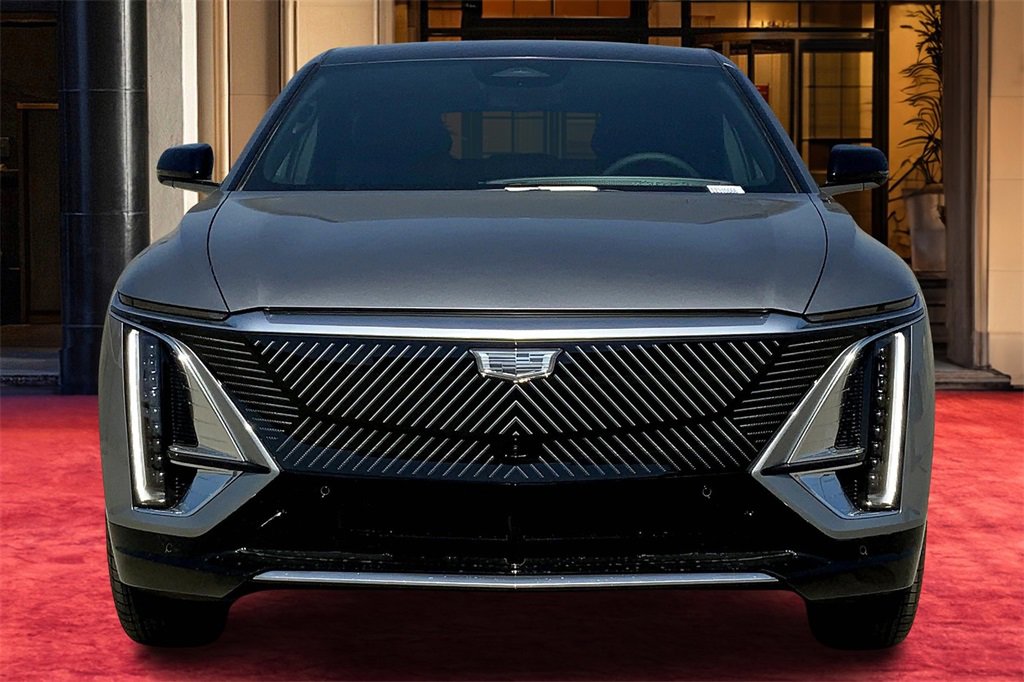 2025 Cadillac Lyriq Luxury photo 3